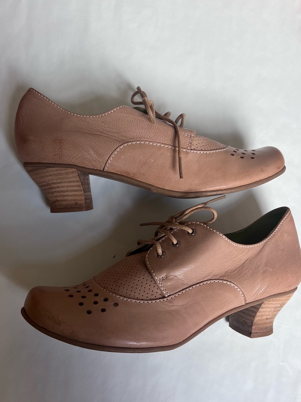 Vintage-style Fidji Tan Perforated Lace-Up Oxfords with 1.5 heel